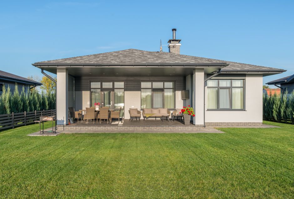 A typical 1/4 acre suburban yard - the upper edge of where Navimow i110N comfortably operates.